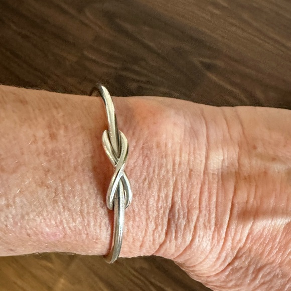 Tiffany Infinity Knot cuff - Picture 7 of 8